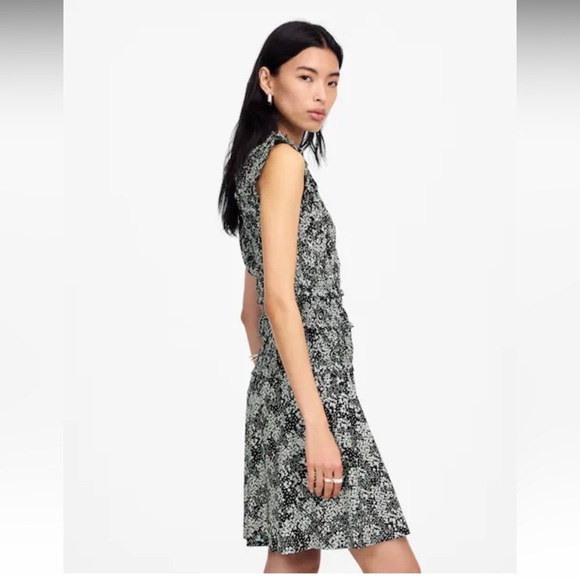 Madewell Smocked Crewneck Mini Dress in Harper Floral Black White NEW Size 4 - Picture 4 of 12